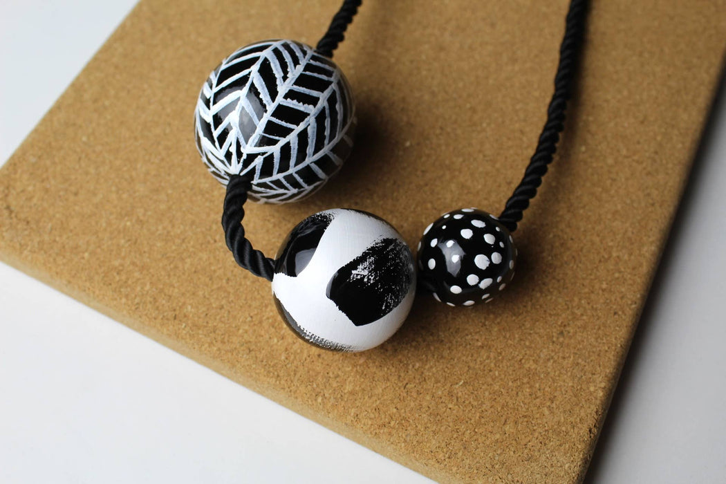 3 BALL NECKLACE