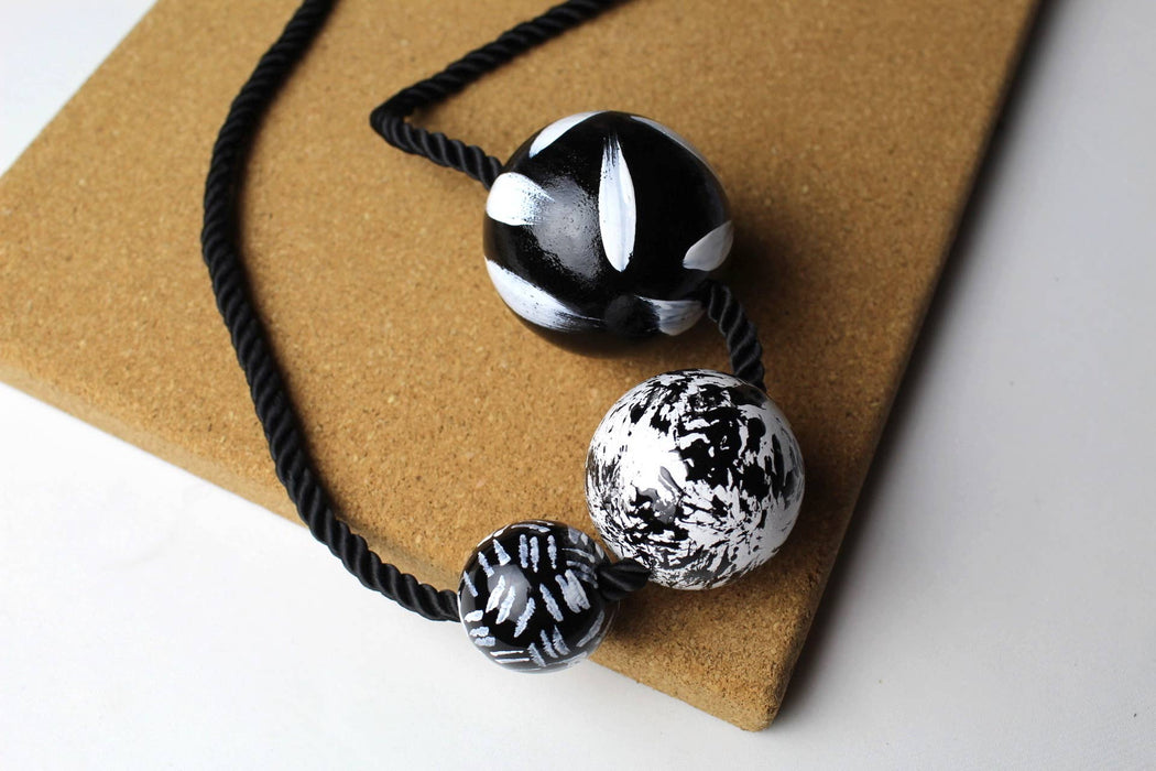 3 BALL NECKLACE