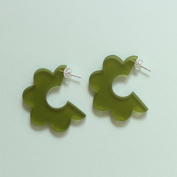 Perspex Scallop hoop earrings: Light Green