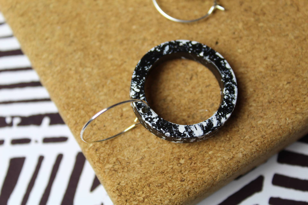 OUTLINE CIRCLE HOOPS SPLASH BLACK