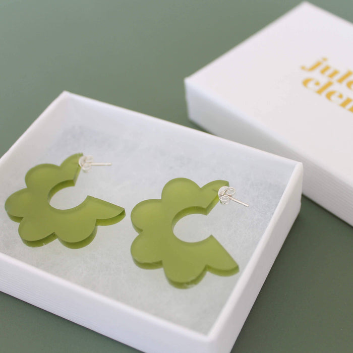 Perspex Scallop hoop earrings: Light Green