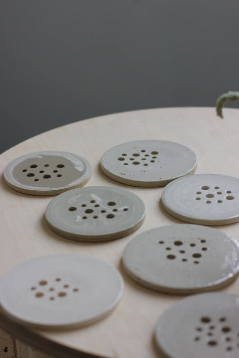 Stoneware Spring Floral Stem Disc  : White