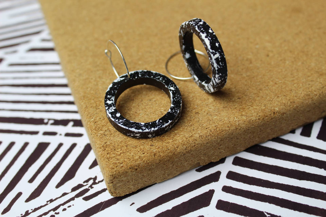 OUTLINE CIRCLE HOOPS SPLASH BLACK