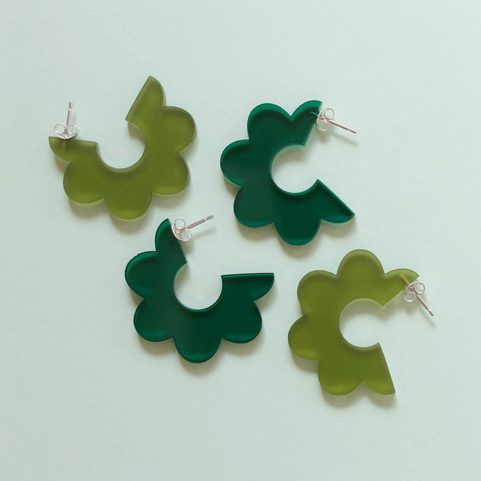 Perspex Scallop hoop earrings: Light Green
