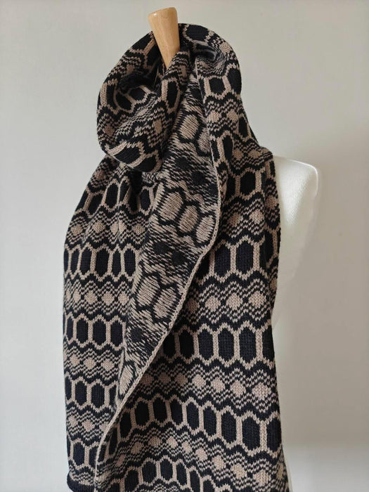 Strandhill Lambswool Scarf Black/Sand