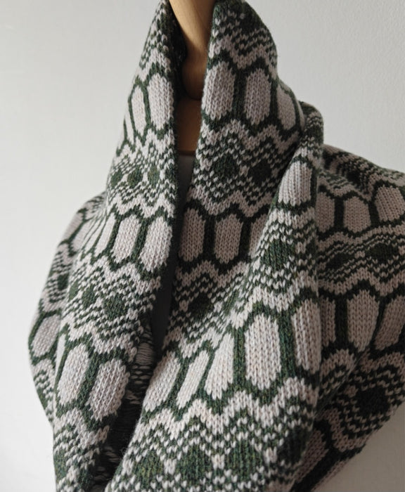 Strandhill Lambswool Snood Moss/Stone