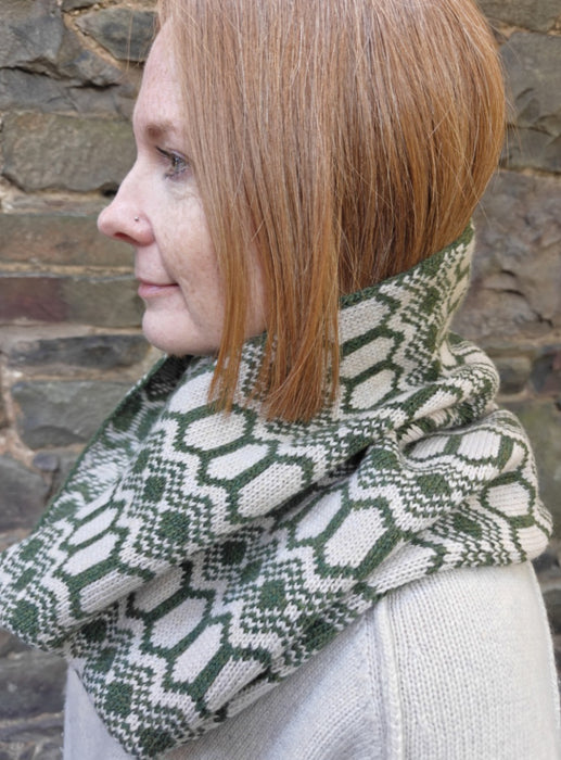 Strandhill Lambswool Snood Moss/Stone